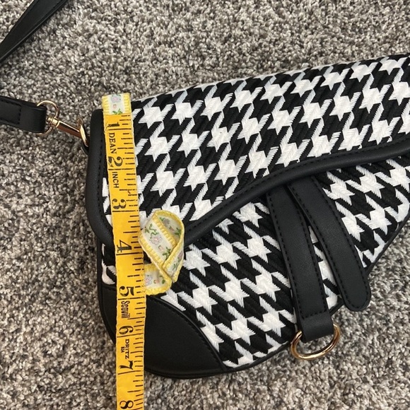 Houndstooth Saddle Purse - Picture 3 of 6